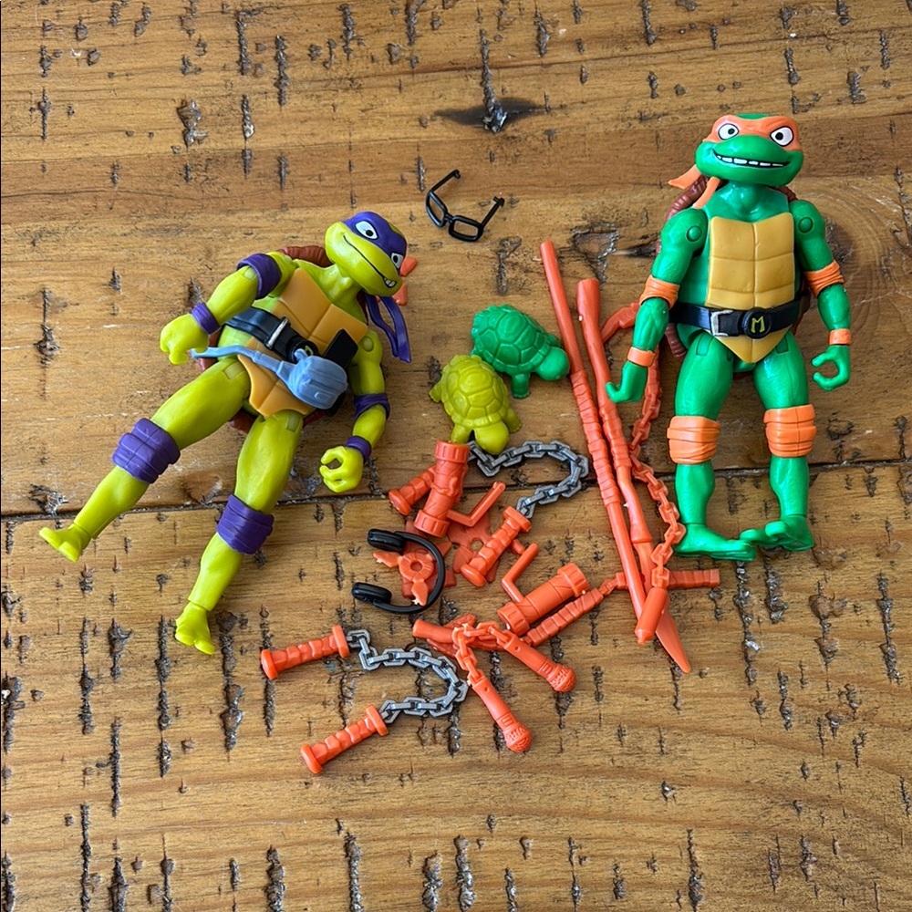 Teenage Mutant Ninja Turtles: Michelangelo and Donatello